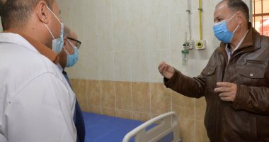 محافظ أسيوط يتأكد من جاهزية المركز الصحى الحضرى لتوزيع لقاح كورونا.. صور