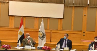 رئيس جامعة أسيوط: 1350 كمبيوتر لتعميم تطبيق الامتحانات الإلكترونية بالكليات