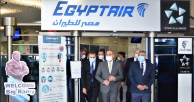 وزير الطيران المدنى يتفقد مطار القاهرة الدولى ويتابع تطبيق الإجراءات الاحترازية