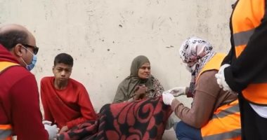 "فرحة نجاة" معايشة لليوم السابع لإنقاذ حالة مشردة.. قضينا 6 ساعات من الرصيف إلى ونس الرعاية.. السيدة الستينية خرجت للشارع من شهرين وكل حلمها الشعور بالآمان والراحة النفسية (فيديو)