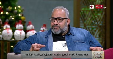 بيومى فؤاد: المسرح أخر شهرتى بعض الشيء وقلقت من الوقوف أمام نور الشريف.. ويؤكد: نفسى امثل مع يحيى الفخرانى.. ولو حد ورانى شهادة بإنه مصاب كورونا هسلم عليه