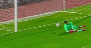 جمهور السوشيال يُحفل على شريف إكرامى: لو الكرة الأرضية اتشاطت عليه هتخش جون