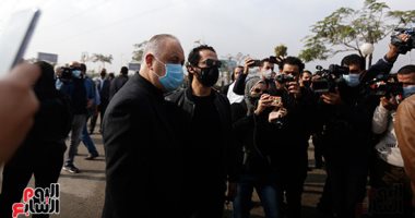 نجوم الفن يشيعون جنازة وحيد حامد