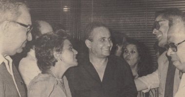 صورة نادرة تجمع العمالقة الثلاثة وحيد حامد وسعاد حسنى ومحمود عبد العزيز