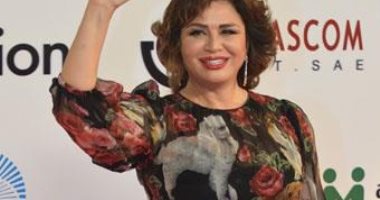 عيد ميلاد إلهام شاهين.. اعرف سر عشق الفنانة لارتداء فساتين مرسوم عليها حيوانات