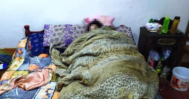 سيدة تناشد الرئيس والقوات المسلحة التدخل لعلاج ابنتها بعدما تعدى وزنها 200 كيلو جرام.. فيديو وصور