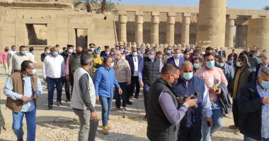 وزير السياحة يفتتح عملية إنقاذ وترميم 29 من تماثيل كباش الكرنك.. صور