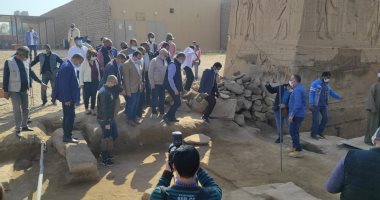 وزير السياحة يتفقد العمل بطريق الكباش وترميم أعمدة الكرنك.. فيديو وصور