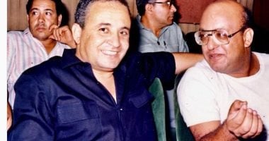 صورة نادرة لـ وحيد حامد وخيرى بشارة..والمخرج: أرقد فى سلام أيها الموهوب العنيد