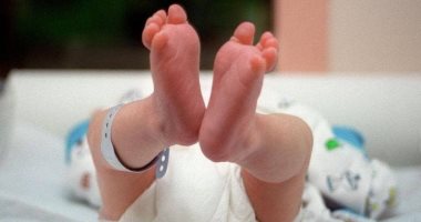 انتصرت على كورونا.. بريطانية تفاجئ بولادة طفلتها عقب الإفاقة من غيبوبة