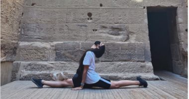 تارا عماد تستعرض رشاقتها فى صورة بأول زياراتها لمعبد فيلة بأسوان: "فُتنت به"