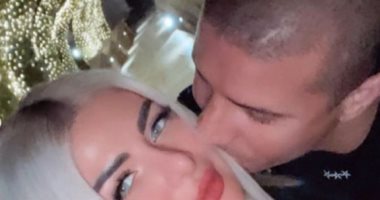 محمد زيدان يحتفل بالعام الجديد بصحبة زوجته × 3 صور رومانسية