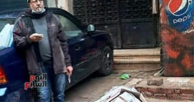 خلعته فأنهى حياتها ودخن سيجارة بجوار جثتها فى بولاق.. مقتل مدرسة على يد زوجها أمام مقر عملها.. المتهم: منعتنى دخول الشقة وحرمتنى لقاء أبنائى ومش فارقة معايا أتشنق.. وكاميرات المراقبة ترصد الجريمة.. فيديو وصور