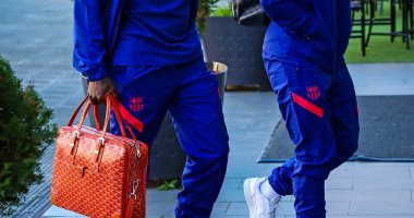 2400 يورو.. حقيبة ديمبلي تخطف الأنظار فى رحلة برشلونة إلى هويسكا