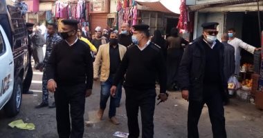  فض تجمعات الباعة الجائلين بمنطقة موقف أرمنت فى الأقصر 