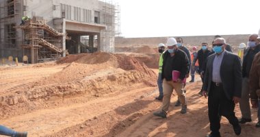 وزير النقل يتفقد مشروع القطار الكهربائى وأعمال إنشاء المحطات وتركيبات السكة.. صور