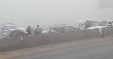 "المرور" VS الطقس السيئ.. إعادة فتح 12 "طريق صحراوى" بعد وضوح الرؤية وتلاشى الشبورة.. تمركز سيارات الإغاثة ورجال المرور بالمحاور.. طوارئ بغرف العمليات وتحذيرات بمضاعفة مسافات الأمان أثناء القيادة منعا للحوادث