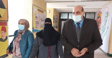 مدير تعليم القليوبية يتابع الإجراءات الوقائية بالمدارس وتناوب العمل لخفض الأعداد