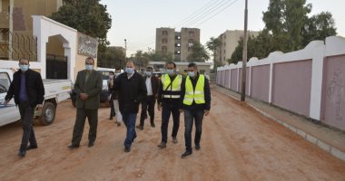 محافظ أسيوط يتفقد أعمال تبطين الترع ورصف الشوارع وحملات على المنشأت العامة 