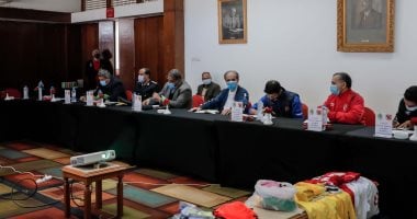 الأهلي يرتدى القميص الأحمر والحارس بالأصفر فى مباراة سونيديب غداً