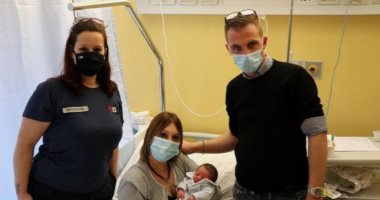 رجل إيطالى يولّد زوجته فى المنزل بمساعدة ممرضة عبر "مكالمة فيديو"