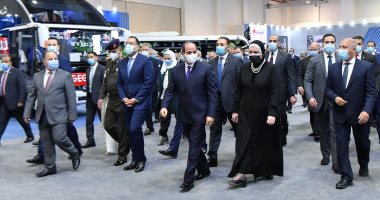 الرئيس يفتتح معرض تكنولوجيا تحويل وإحلال المركبات للعمل بالطاقة النظيفة.. صور