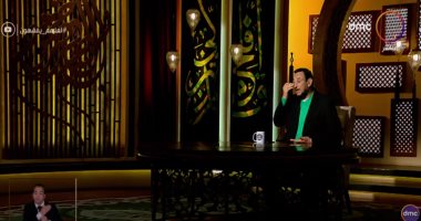 بكاء رمضان عبدالمعز أثناء دعائه لرفع الوباء والبلاء