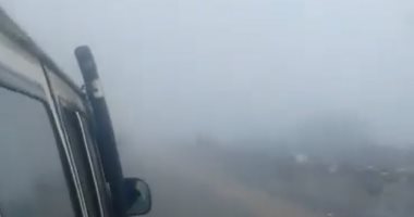 المرور يغلق طريق العلمين الصحراوى بسبب الشبورة الكثيفة منعا للحوادث
