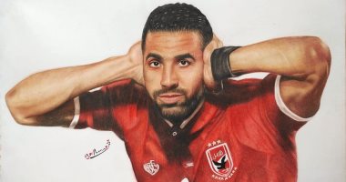 محمد سلامة.. رسام بنى سويف يبدع فى رسوم البورتريه بالألوان الخشبية.. صور
