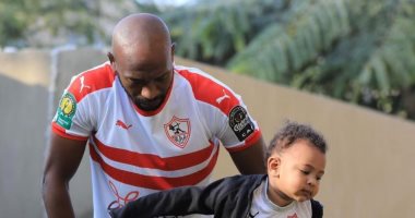 هذا الشبل من ذاك الأسد.. شيكابالا يعلم ابنه آدم مهارات الكرة بقميص الزمالك 