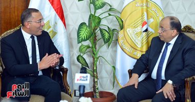 خالد صلاح فى أجرأ حوار مع وزير التنمية المحلية: هل فساد المحليات للركب؟.. هل قدم الوزراء طلبات تصالح بمخالفات البناء؟.. انتخابات المحليات متى؟.. محمود شعرواى: خلال 3 سنوات لن يكون هناك طريق "مكسر".. صور وفيديو