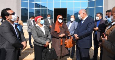 محافظ قنا: بدء طرح الوحدات الصناعية بمجمع الصناعات الصغيرة والمتوسطة قريبا
