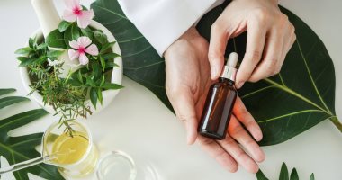 العناية بالبشرة بزيت الخروع.. 6 مشاكل شائعة يساعدك على حلها