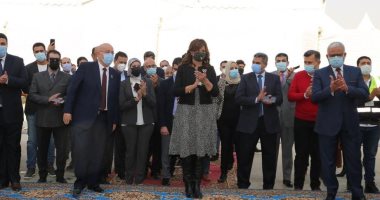 وزير الهجرة ومحافظ السويس يفتتحان الخط الثاني لمصنع لإنتاج "ألواح الألومنيوم.. صور