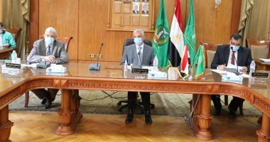 رئيس جامعة المنوفية يعقد الاجتماع الشهرى للجنة المنشآت الجامعية 