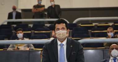 وزير الرياضة يهنئ منتخب اليد بعد الفوز على تشيلى بافتتاح المونديال