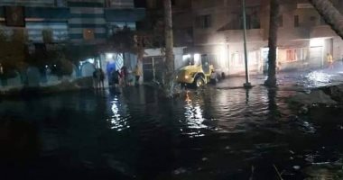 تعطل المرور بطريق الإسماعيلية الصحراوى بسبب كسر خط المياه الرئيسى بالشروق