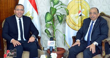 وزير التنمية المحلية فى أجرأ حوار مع خالد صلاح على تليفزيون اليوم السابع بعد قليل