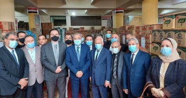 وزير التموين يشيد بـ"بازار بورسعيد" الجديد ويطمئن على مخزون السلع.. صور