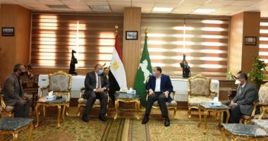 محافظ الشرقية ومساعد وزير الزراعة يبحثان إجراءات تطوير مراكز تجميع الألبان