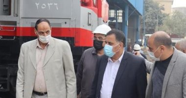 رئيس السكة الحديد يتفقد ورش صيانة القطارات بالفرز لمتابعة أعمال تطويرها