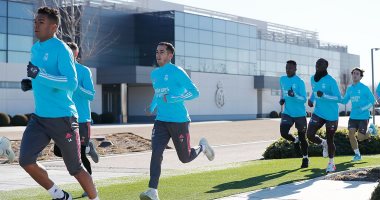 ريال مدريد يبدأ الاستعداد لمواجهة أوساسونا في الدوري الأسباني.. فيديو وصور