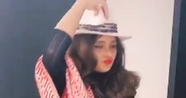 نيللى كريم ترقص على "سمعت إنك حزينة" لـ شارموفرز.. فيديو وصور