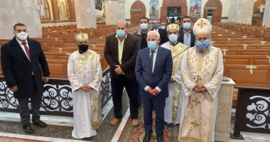 محافظ بورسعيد يزور عددا من الكنائس للتهنئة بعيد الميلاد المجيد.. صور