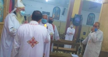 قداسات عيد الميلاد بالكنائس.. كهنة وشمامسة بدون شعب.. صور