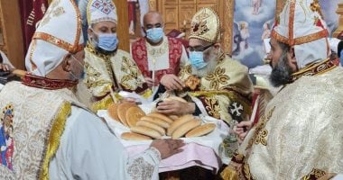 قساوسة بورسعيد يؤدون قداس عيد الميلاد وسط إجراءات الوقاية من كورونا.. صور