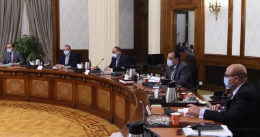 مصطفى مدبولى يهنئ رئيس النواب والوكيلين.. ويوجه أعضاء الحكومة بالالتزام بحضور الجلسات والتواصل والتنسيق مع المجلس.. والصحة: تراجع إصابات كورونا 11% الأسبوع الحالى.. وتعزيز المخزون الاستراتيجى من الأكسجين