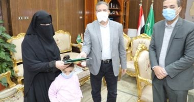 محافظ المنوفية يسلم 40 قرض حسن لأصحاب الحرف اليدوية والمشروعات الصغيرة