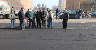 محافـظ المنوفية يتفقد رصف شارع مصطفى كامل ومنطقة المستشفى التعليمى.. صور وفيديو