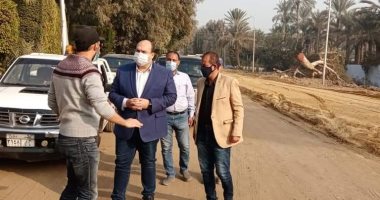 نائب محافظ الجيزة يتفقد مشروعات الرصف بقرية سقارة وطريق المريوطية الغربي